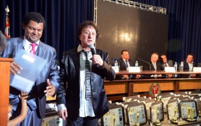 Silvio Brito – Recebe premio comunicação e destaque na assembleia legislativa em São Paulo!