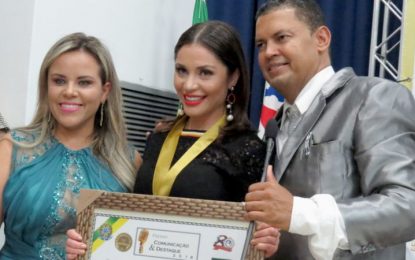 Ex BBB Maria Melilo, Jorge Lordello, humorista Santos e filha de Gil Gomes são homenageados em SP